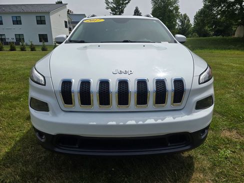 Used 2017 Jeep Cherokee Latitude w/ Cold Weather Group AWD/4WD image 2