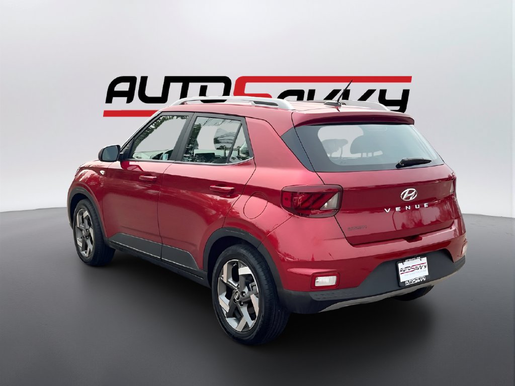 Used 2025 Hyundai Venue Limited FWD image 5