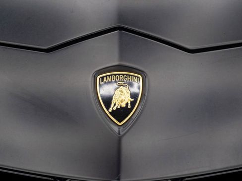 Used 2020 Lamborghini Urus Base image 23