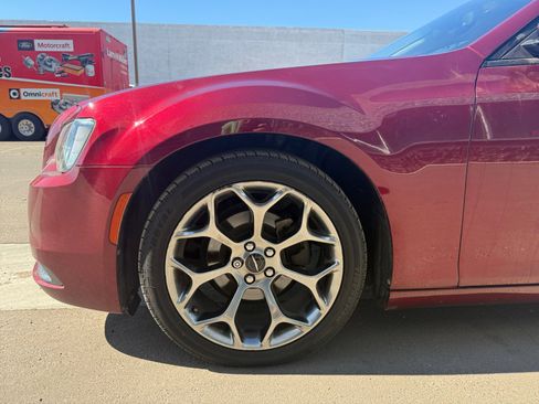 Used 2018 Chrysler 300 Touring w/ Sport Appearance Package image 10