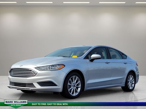 Used 2017 Ford Fusion SE FWD image 8