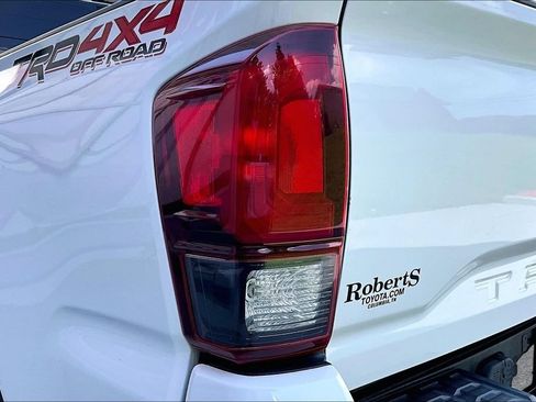 Certified 2019 Toyota Tacoma TRD Off-Road w/ Technology Package AWD/4WD image 26
