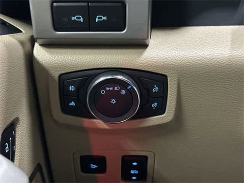 Used 2018 Ford F350 Lariat image 19