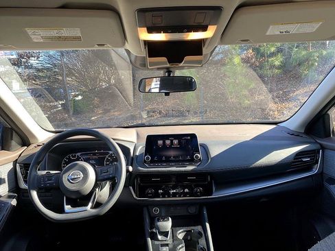 Used 2023 Nissan Rogue SV image 18