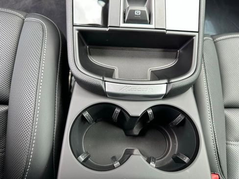 Used 2025 Porsche Macan image 21