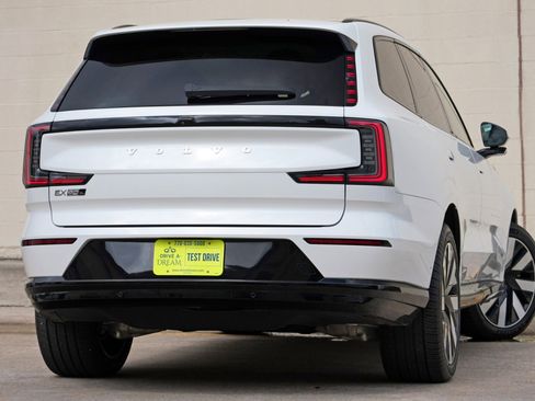 Used 2025 Volvo EX90 Ultra AWD/4WD image 5