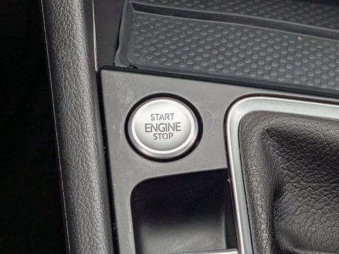 Used 2025 Volkswagen Jetta SE w/ Sunroof Package FWD image 33