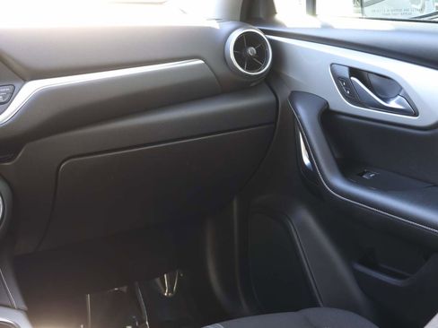 Used 2025 Chevrolet Blazer LT image 18