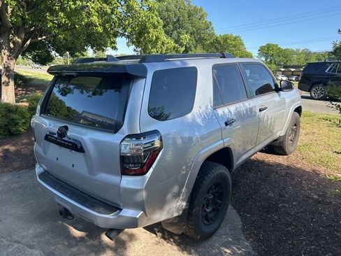 Used 2021 Toyota 4Runner Venture w/ Moonroof Package AWD/4WD image 4