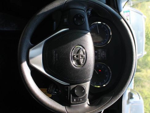 Used 2017 Toyota Corolla LE w/ Carpet Mat Package (TMS) FWD image 34