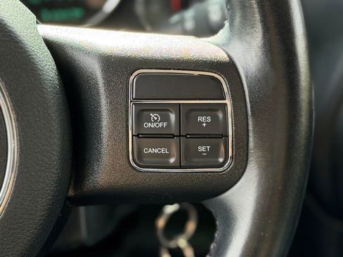 Used 2018 Jeep Wrangler Unlimited Sahara AWD/4WD image 9