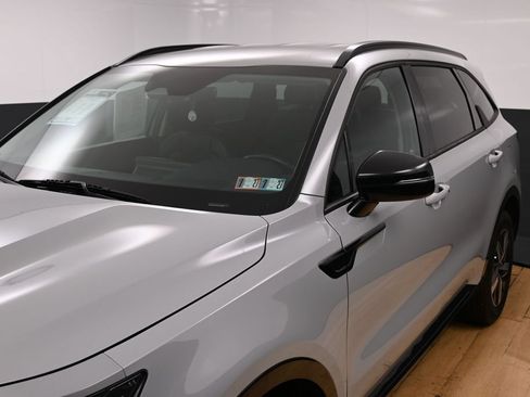 Used 2023 Kia Sorento EX FWD image 3