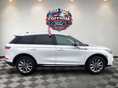 Used 2022 Lincoln Corsair AWD w/ Premium Package image 4