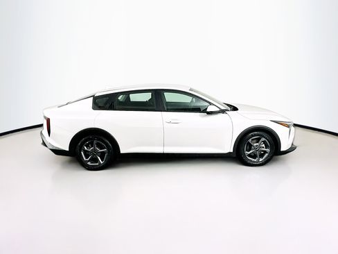 Used 2025 Kia K4 LXS image 10