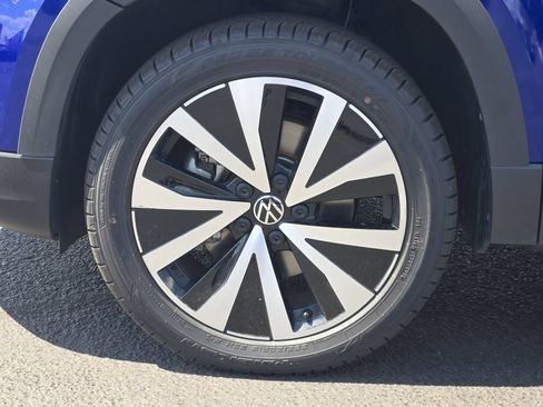Used 2024 Volkswagen Taos SE FWD image 12