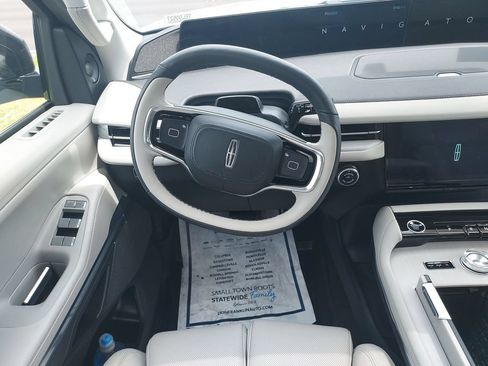 Used 2026 Lincoln Navigator L Reserve AWD/4WD image 16