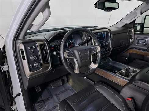 Used 2017 GMC Sierra 2500 Denali w/ Duramax Plus Package image 10