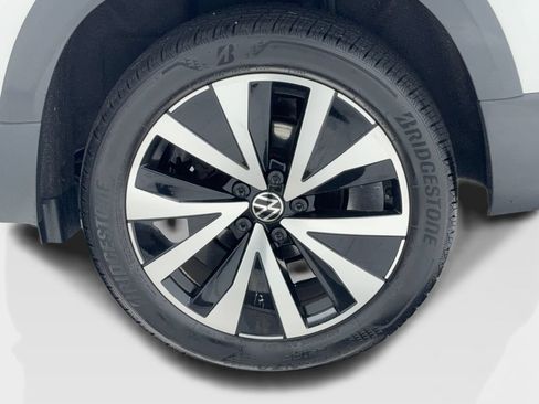 Used 2024 Volkswagen Taos SE FWD image 55