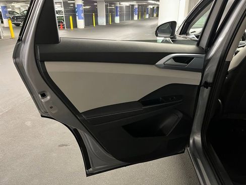 New 2025 Volkswagen Taos SE image 19