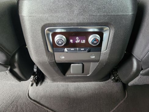 Certified 2024 GMC Yukon SLT image 32