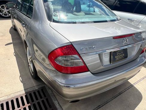 Used 2008 Mercedes-Benz E 350 4MATIC Sedan image 5