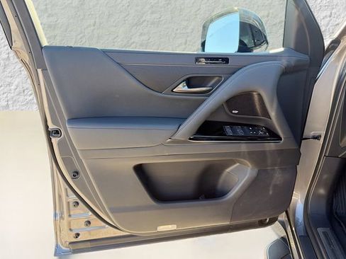 Used 2023 Lexus LX 600 4WD w/ Luxury Package image 24