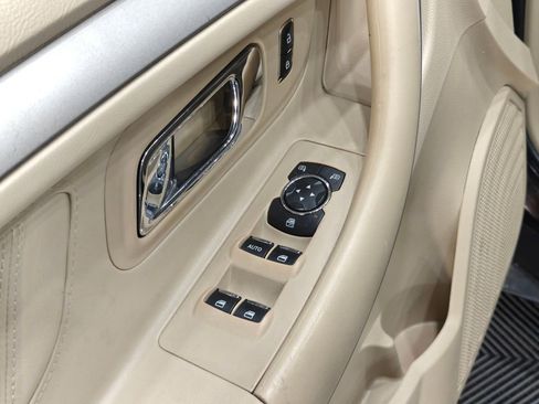Used 2013 Ford Taurus SEL FWD image 32