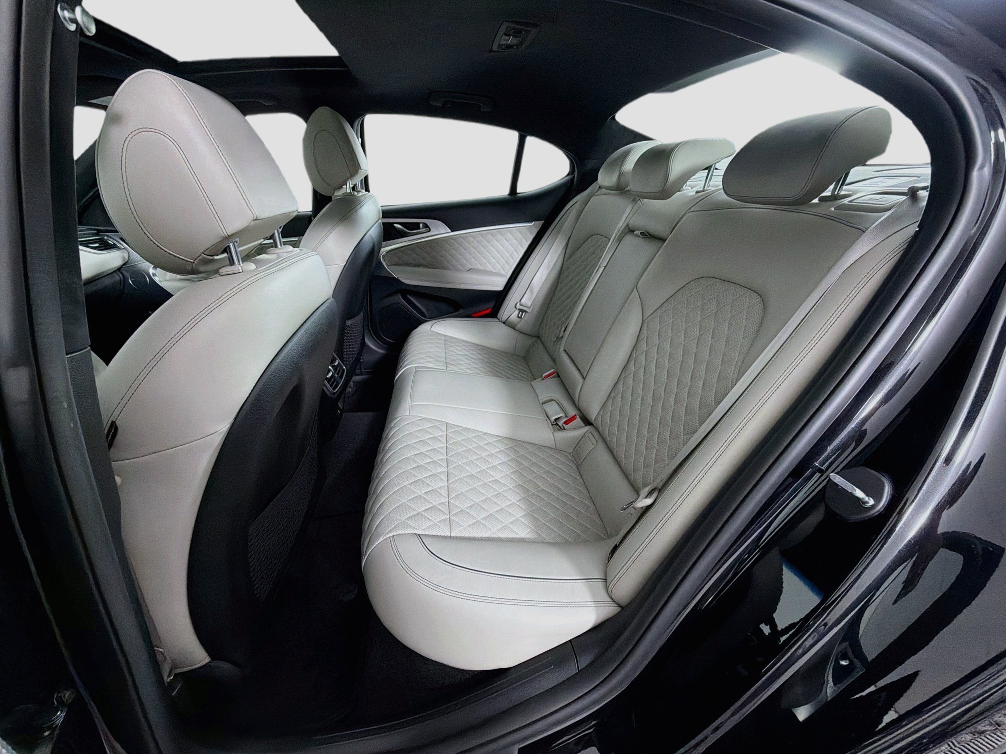 Used 2022 Genesis G70 3.3T RWD image 30