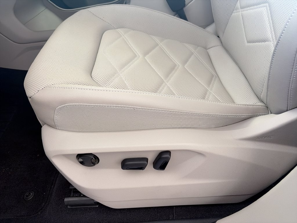 Certified 2024 Volkswagen Atlas SE w/ Panoramic Sunroof Package FWD image 12