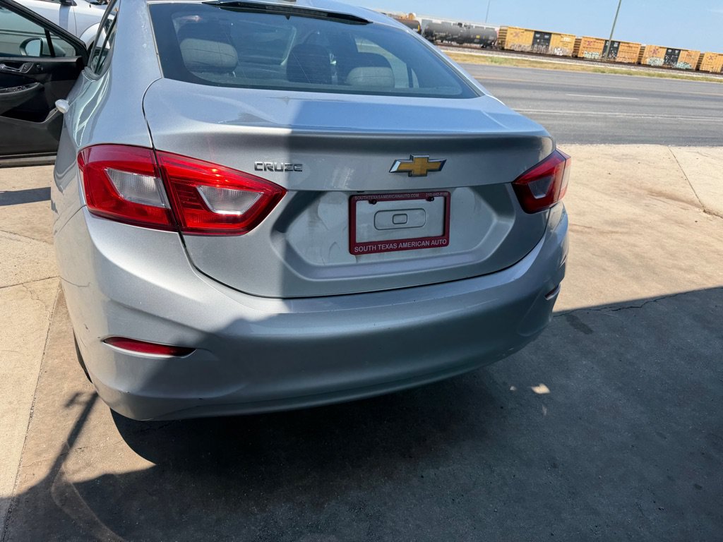 Used 2018 Chevrolet Cruze LS FWD image 18