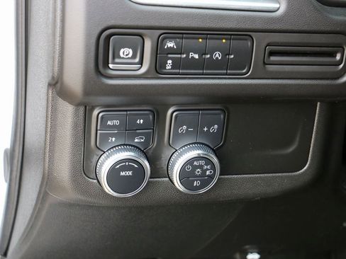 Used 2024 GMC Yukon SLT image 22