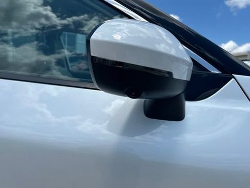 Used 2025 Nissan Rogue SL FWD image 19