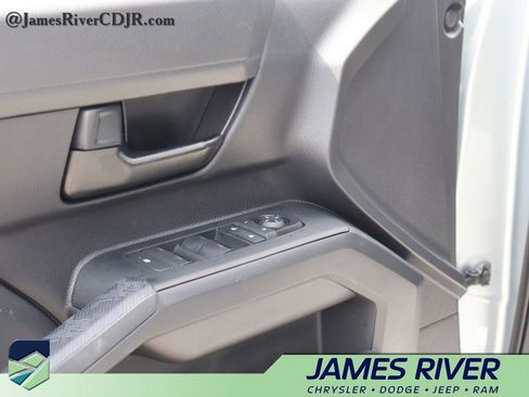 Used 2024 Toyota Tacoma SR5 AWD/4WD image 21