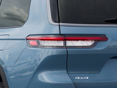 New 2026 Jeep Grand Cherokee L Limited w/ Limited Altitude Package AWD/4WD image 9