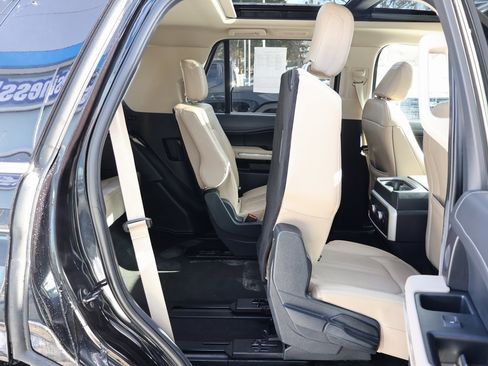 Used 2024 Ford Expedition Limited image 39