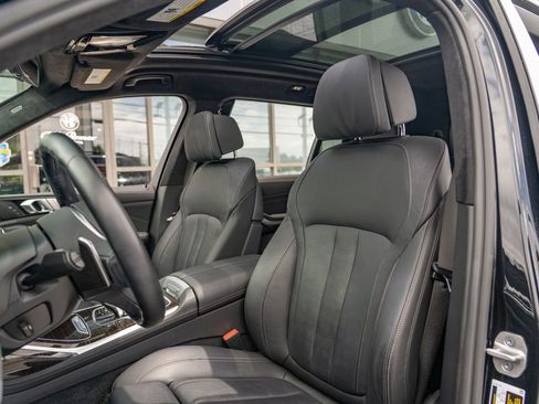 Used 2021 BMW X7 xDrive40i w/ M Sport Package AWD/4WD image 14