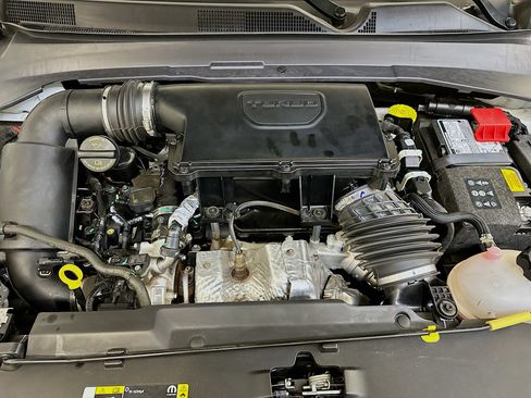 Used 2025 Jeep Compass Limited image 33