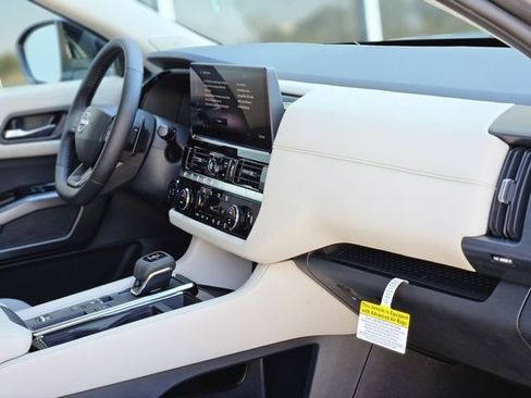 New 2026 Nissan Pathfinder SL w/ SL Premium Package (P04) FWD image 12