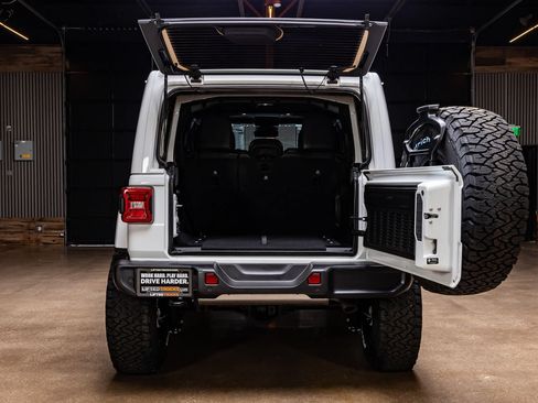 Used 2025 Jeep Wrangler Unlimited Sahara AWD/4WD image 7