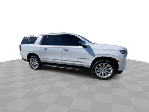 Used 2024 Chevrolet Suburban Premier w/ Premium Package AWD/4WD image 3