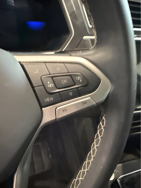 Used 2024 Volkswagen Tiguan SE w/ Panoramic Sunroof Package AWD/4WD image 19