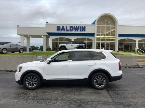 Used 2023 Kia Telluride LX AWD/4WD image 4