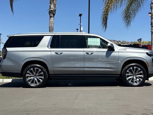 New 2026 Chevrolet Suburban High Country AWD/4WD image 3