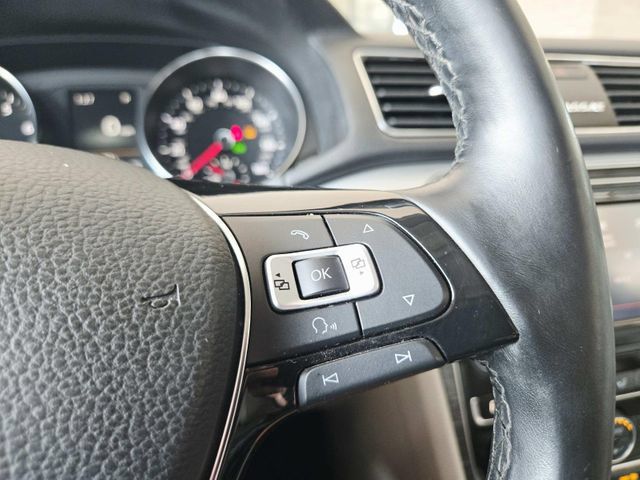 Used 2018 Volkswagen Passat 2.0T SE FWD image 21