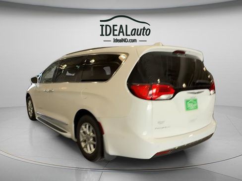 Used 2020 Chrysler Pacifica Touring-L w/ Advanced Safetytec Group FWD image 5