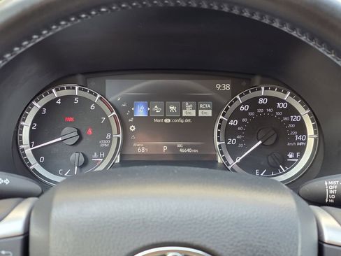 Used 2024 Toyota Highlander LE image 12