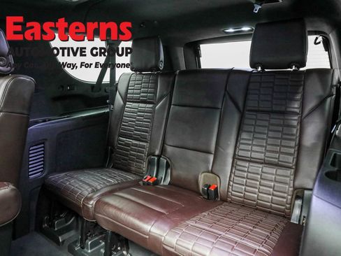 Used 2021 Cadillac Escalade ESV Premium Luxury Platinum image 32