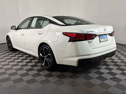 Used 2024 Nissan Altima 2.5 SR FWD image 2