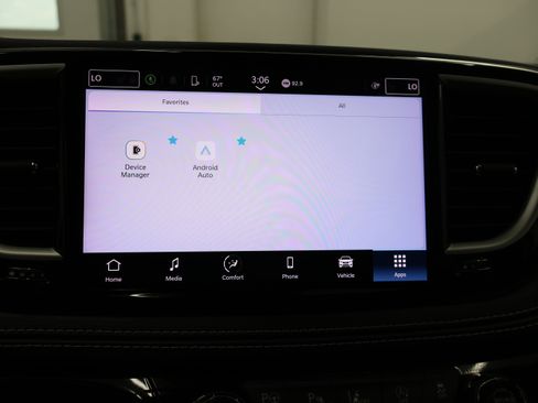 Used 2023 Chrysler Pacifica Touring-L AWD/4WD image 56