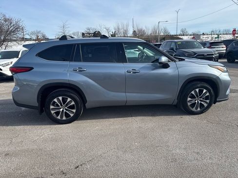 Used 2022 Toyota Highlander XLE image 10